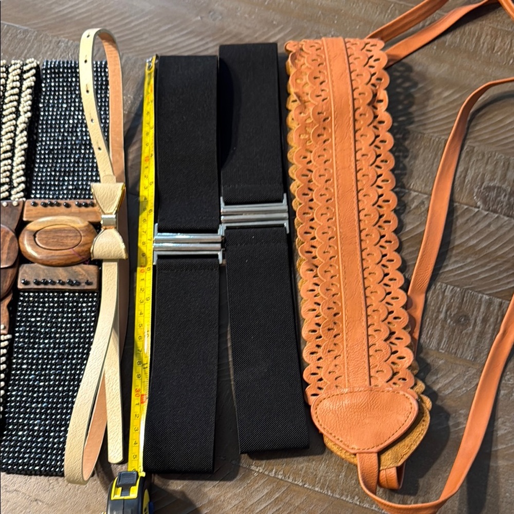 Set of 7 Woman’s belts - Picture 3 of 6